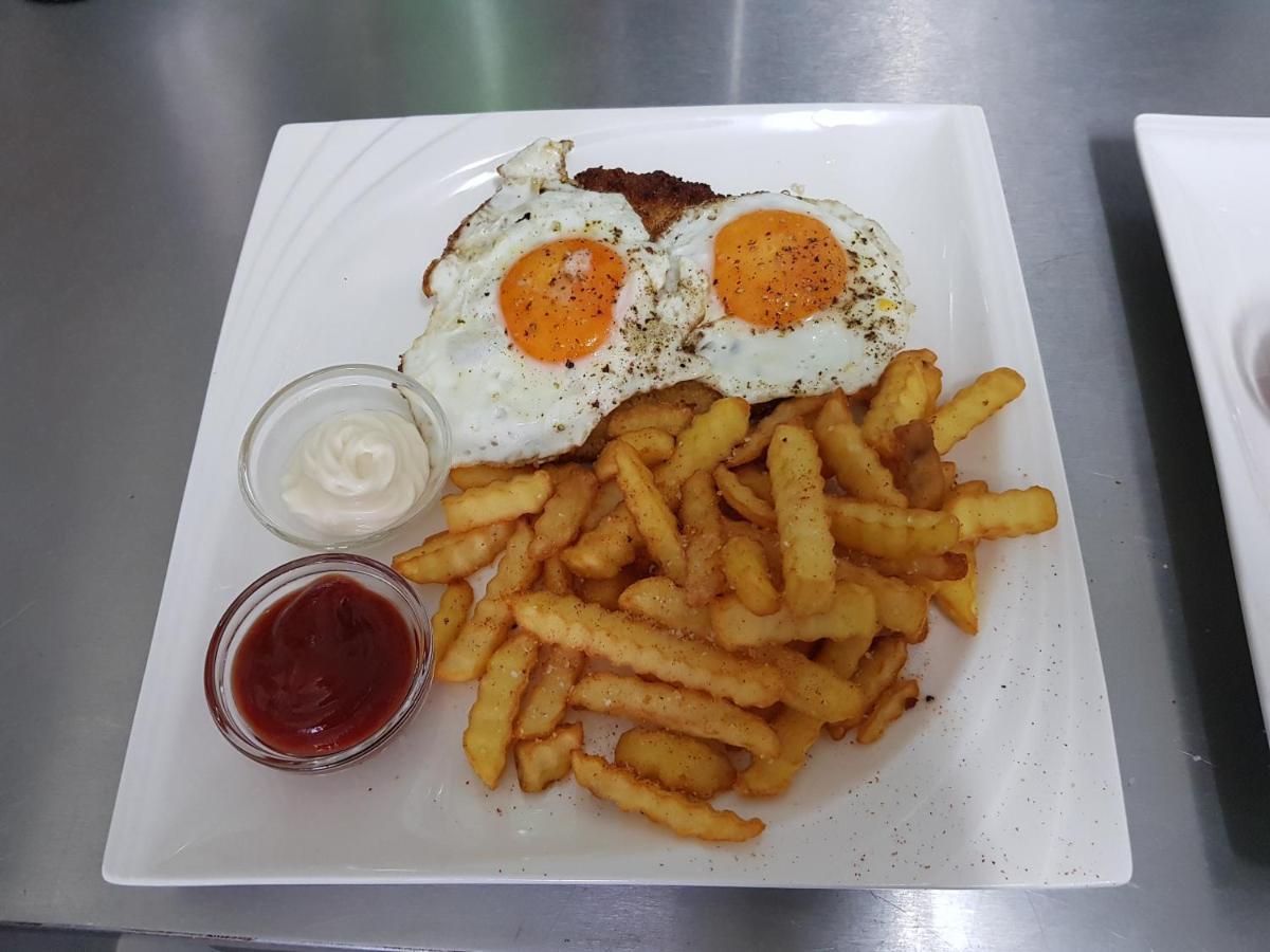 Tattoo Pension Mit Restaurant Und Tattoo-Studio Mortschach Экстерьер фото