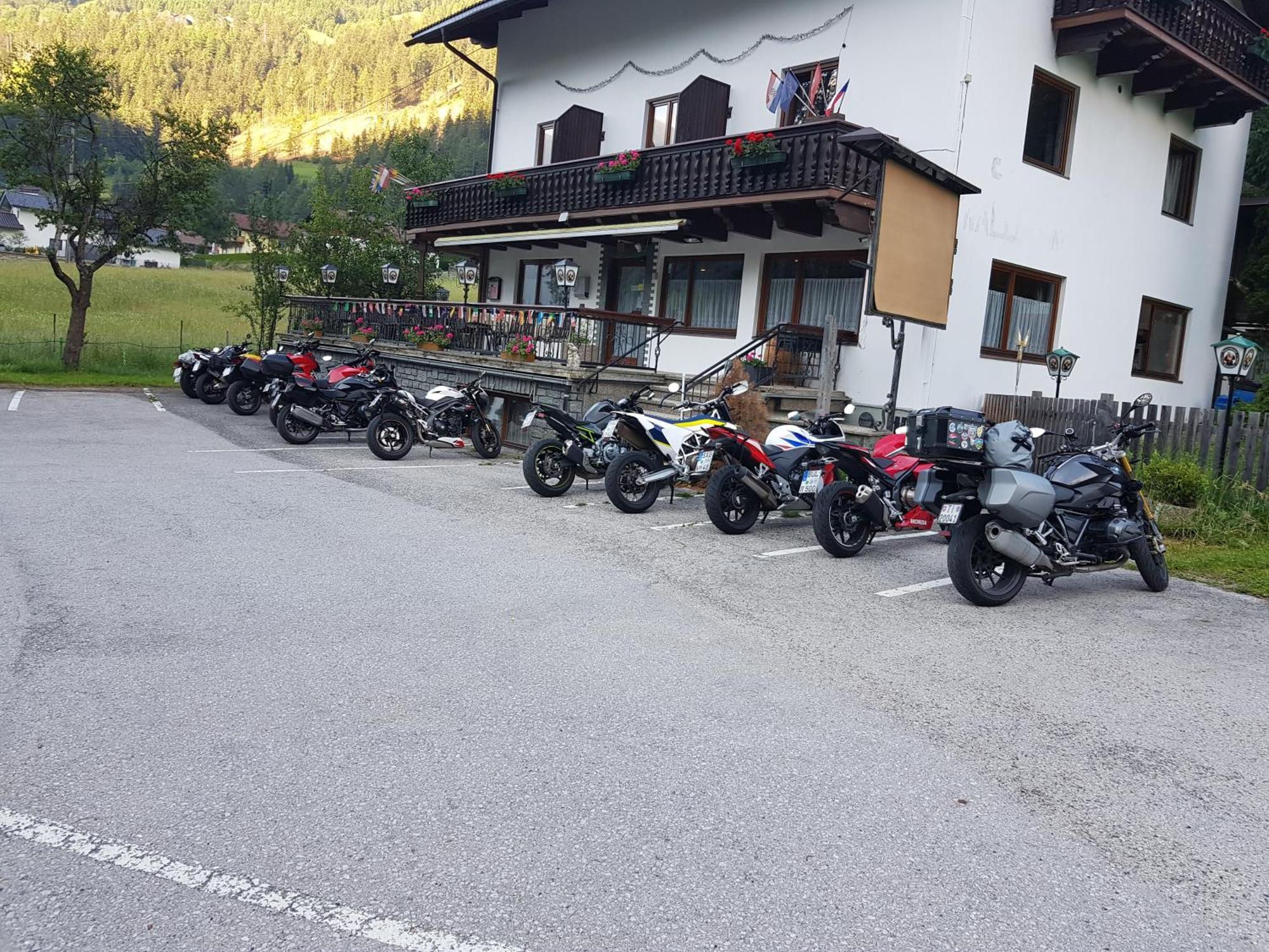 Tattoo Pension Mit Restaurant Und Tattoo-Studio Mortschach Экстерьер фото